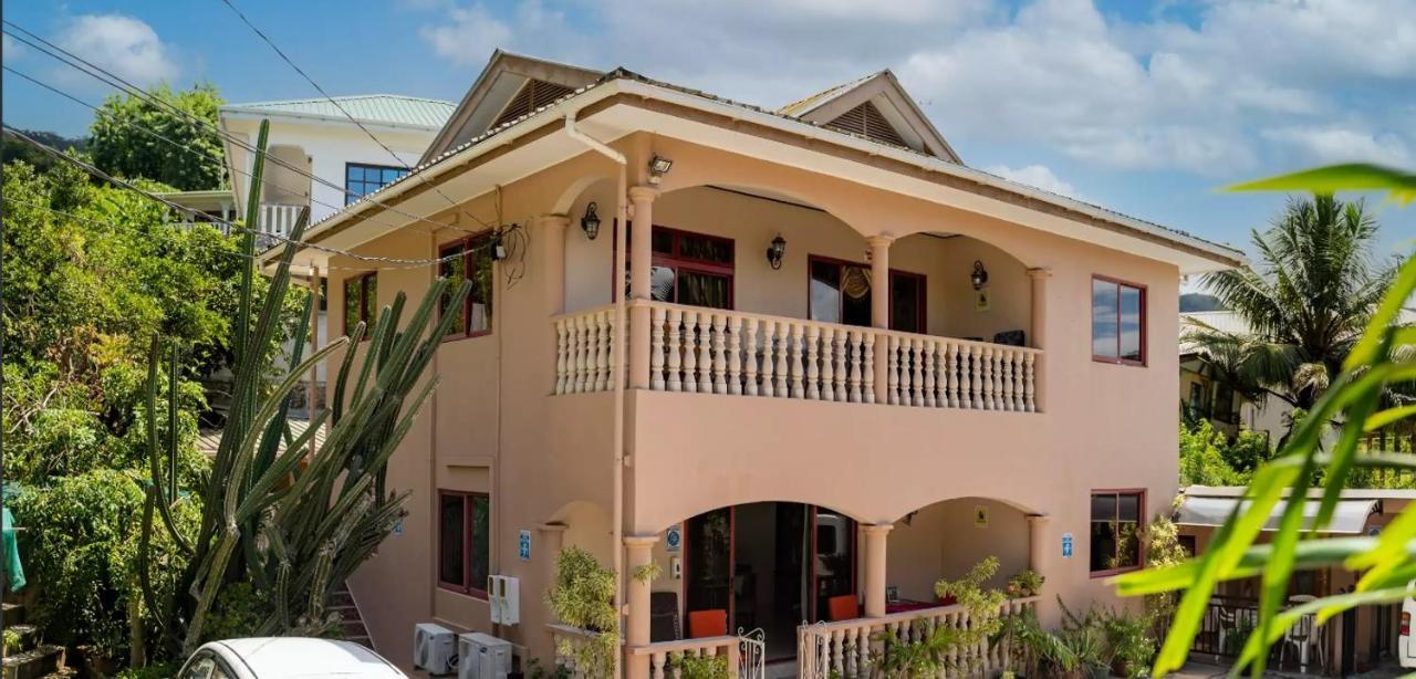 Chez Benoit Self Catering Victoria Exterior foto